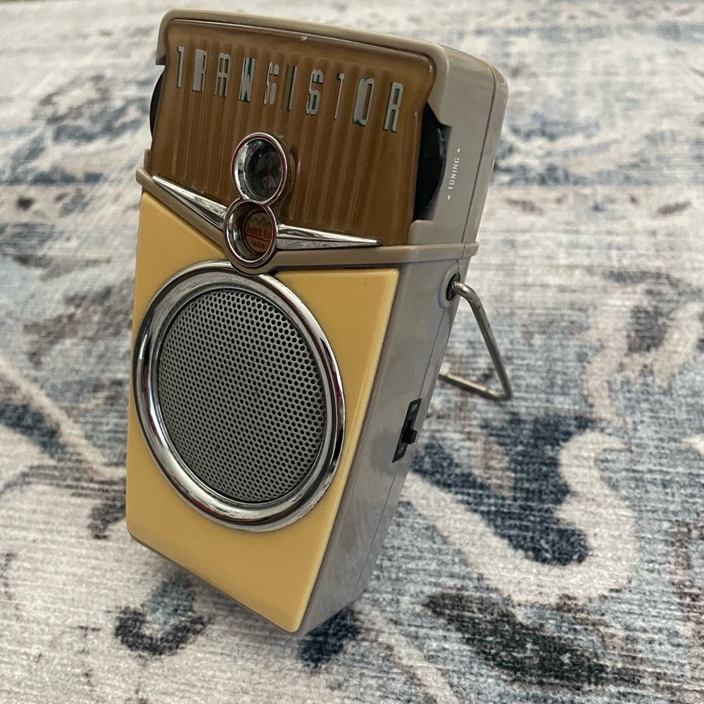 1960’s style vintage transistor radio